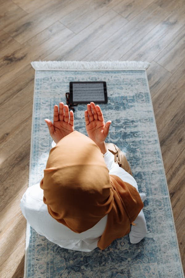 Tapis de prière blanc : confort et style à petit prix